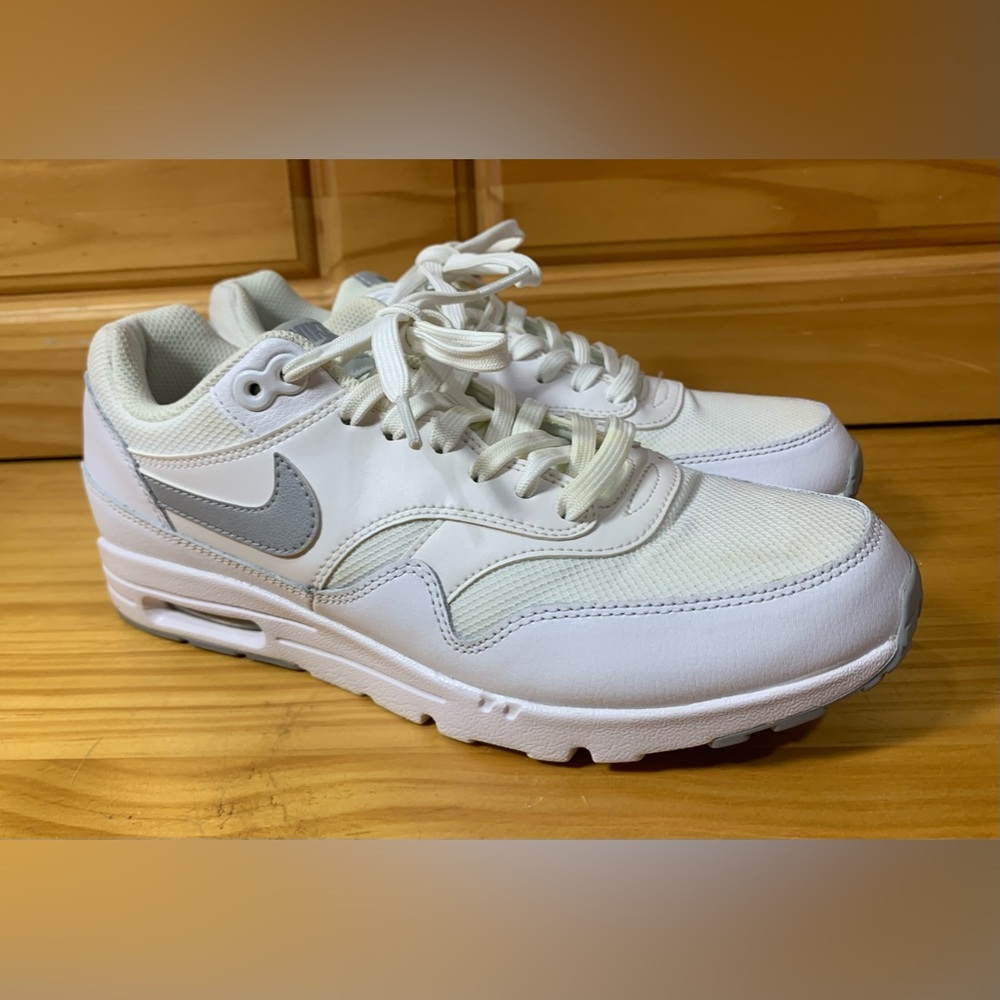 Nike Air Max 1 Ultra Essentials White Womens 8.5 Running Sneakers  704993-102
